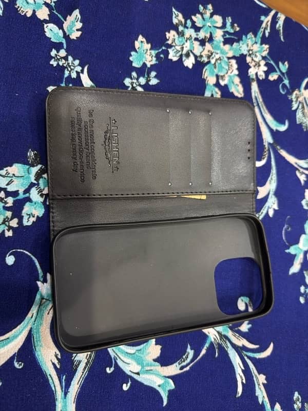 iphone 15 pro max covers in bundle in good condition 4