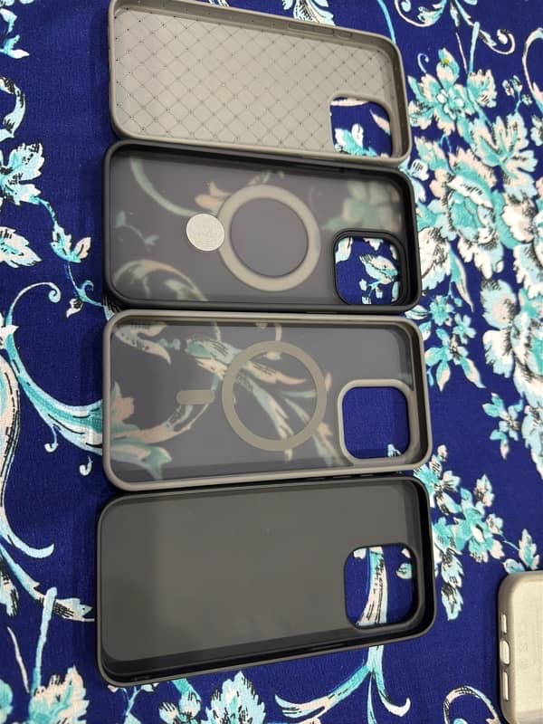 iphone 15 pro max covers in bundle in good condition 6