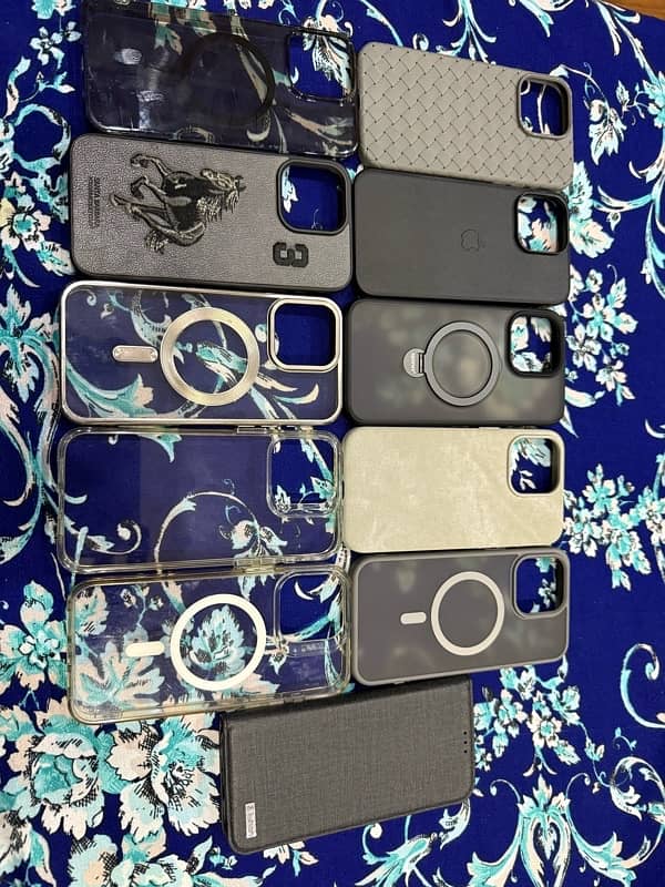 iphone 15 pro max covers in bundle in good condition 7