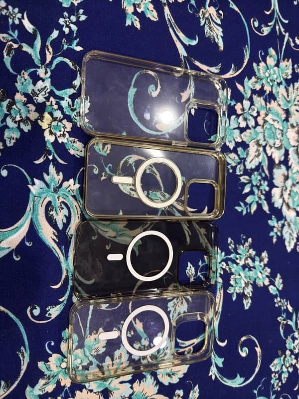 iphone 15 pro max covers in bundle in good condition 9