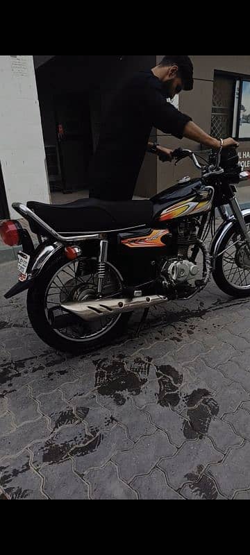 Honda CG 125 2017 model with original document for urgent sale 2