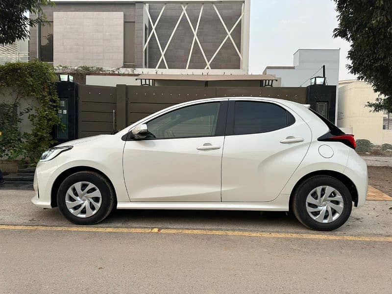 Toyota Yaris Hatchback G  2020 model 3