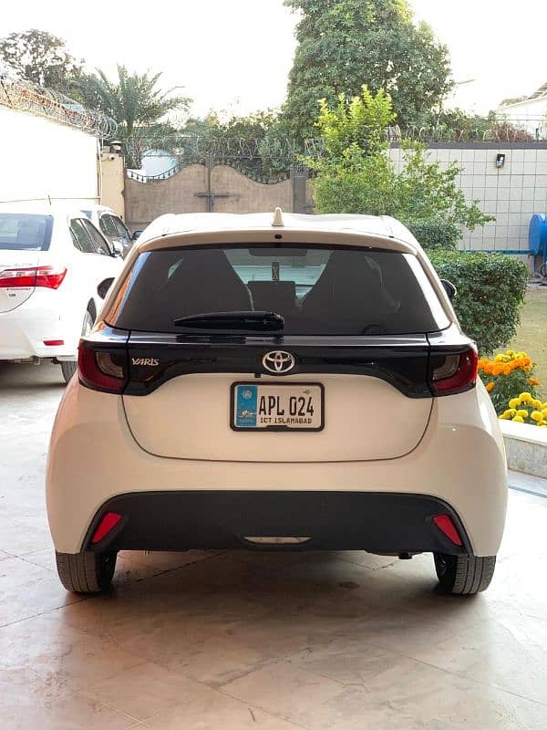 Toyota Yaris Hatchback X 2021 5