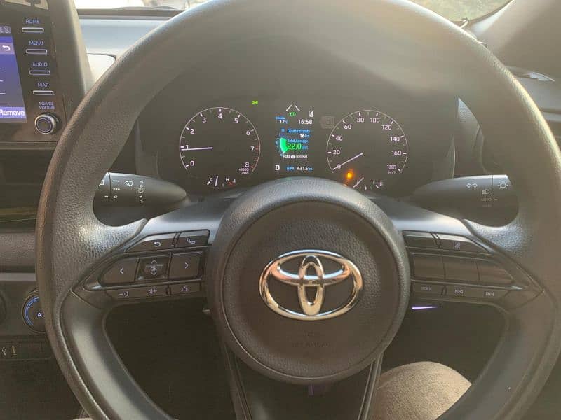 Toyota Yaris Hatchback X 2021 8