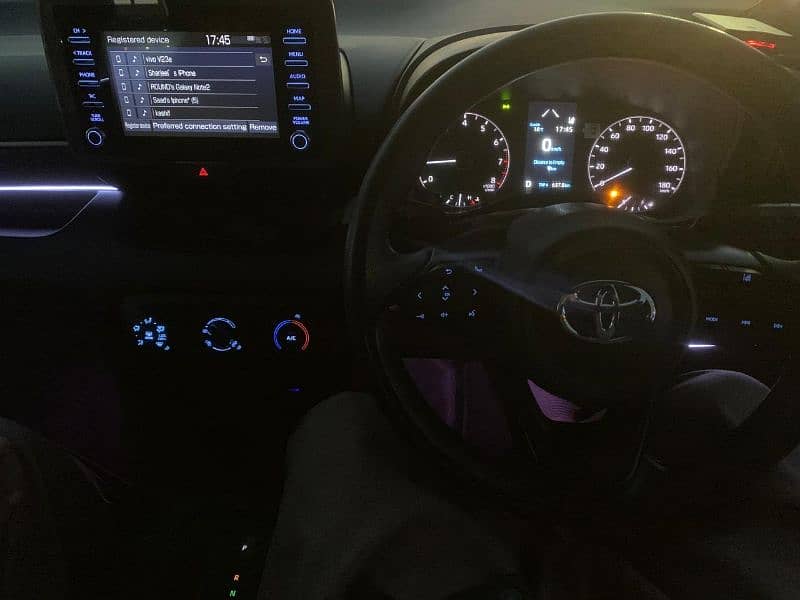 Toyota Yaris Hatchback X 2021 9