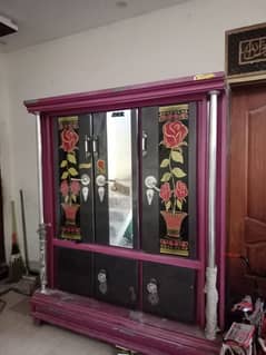 iron 3 door almari with locks 10 by 9.5condition 100 kg weight