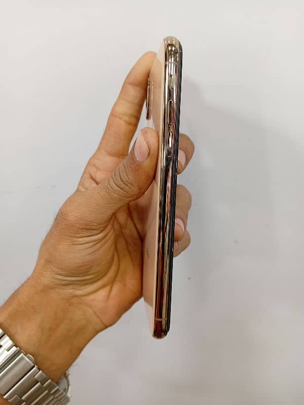 iphone xs 64gb pta approved 4