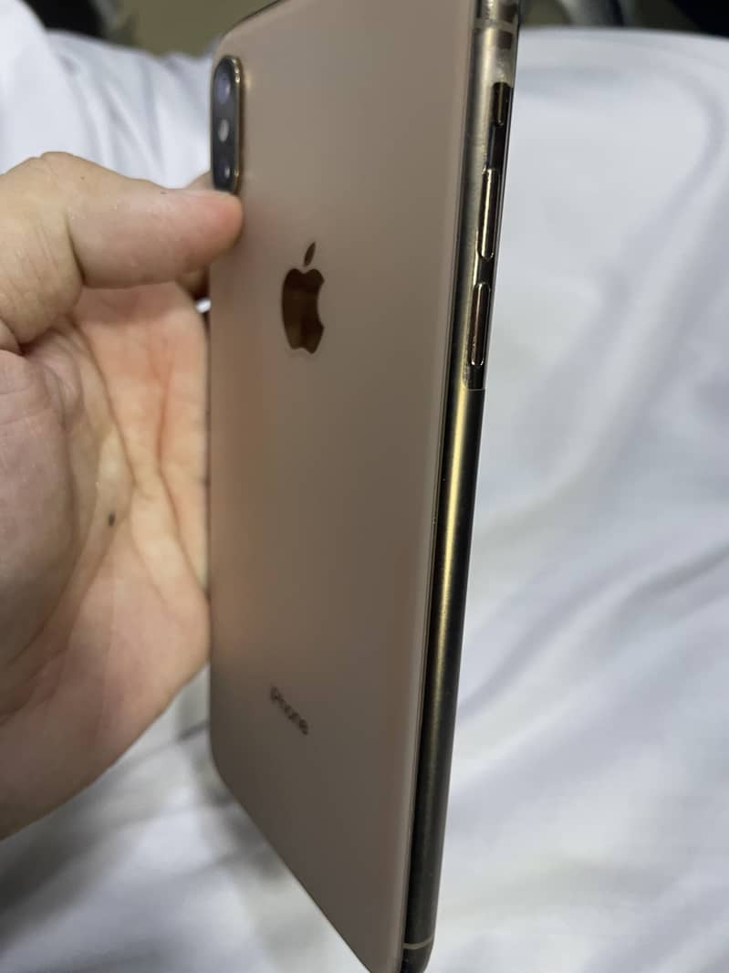 Apple iPhone XS Max 1