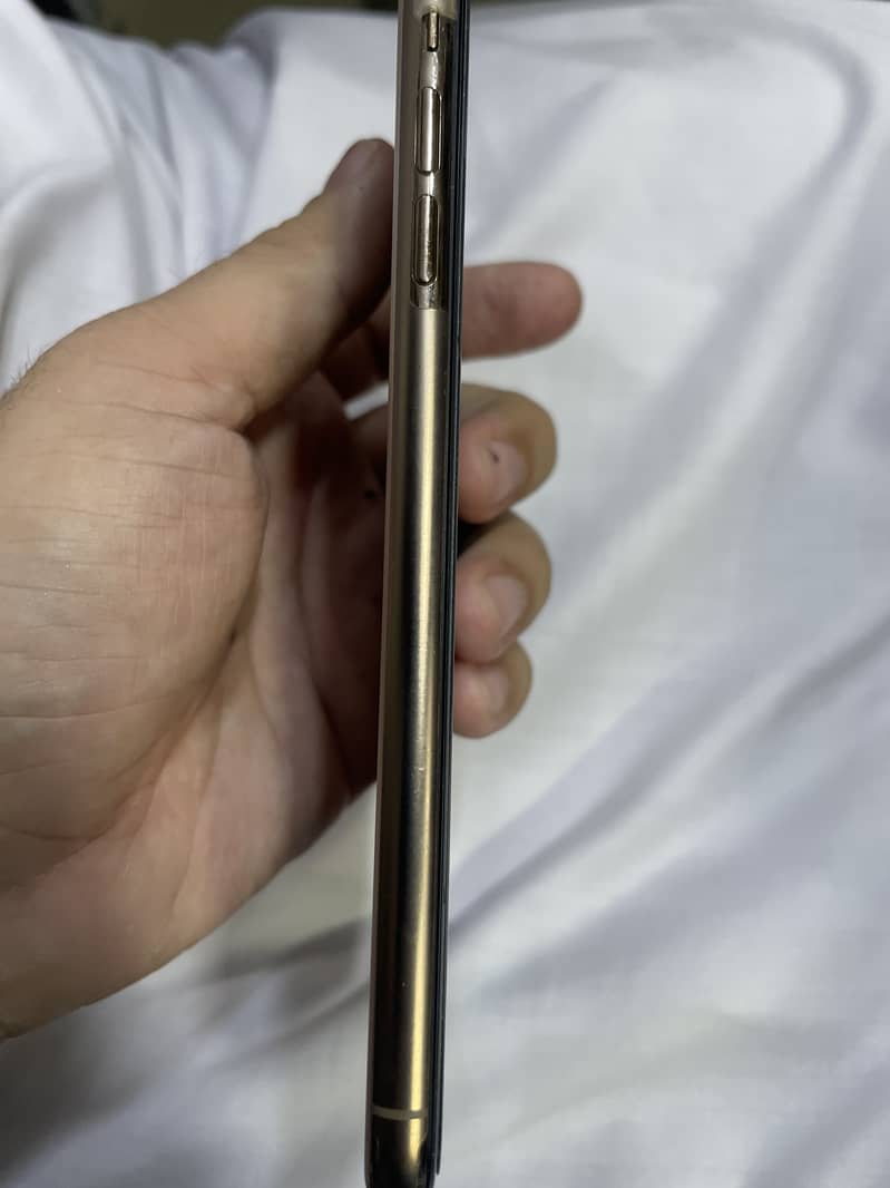 Apple iPhone XS Max 5