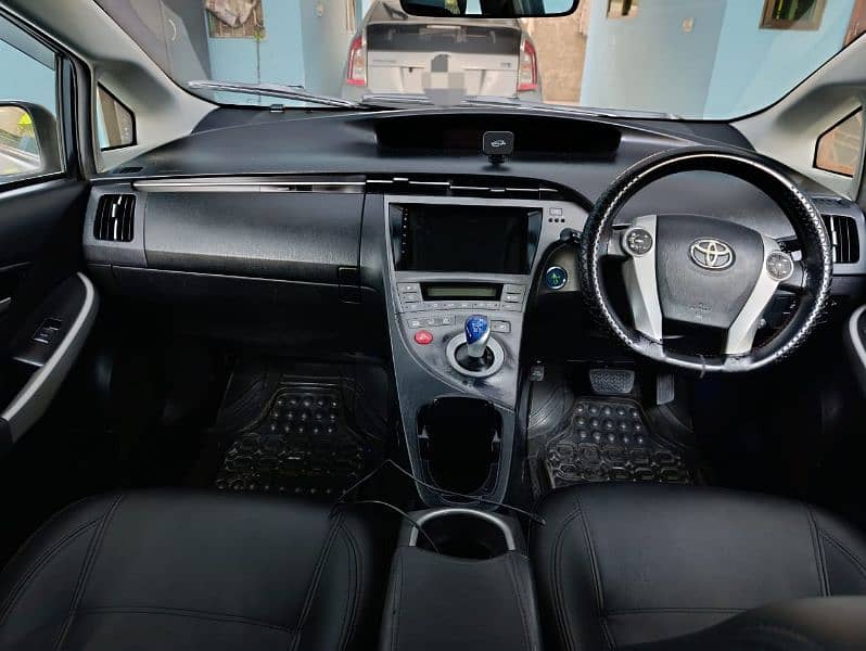 Toyota Prius 2014 8