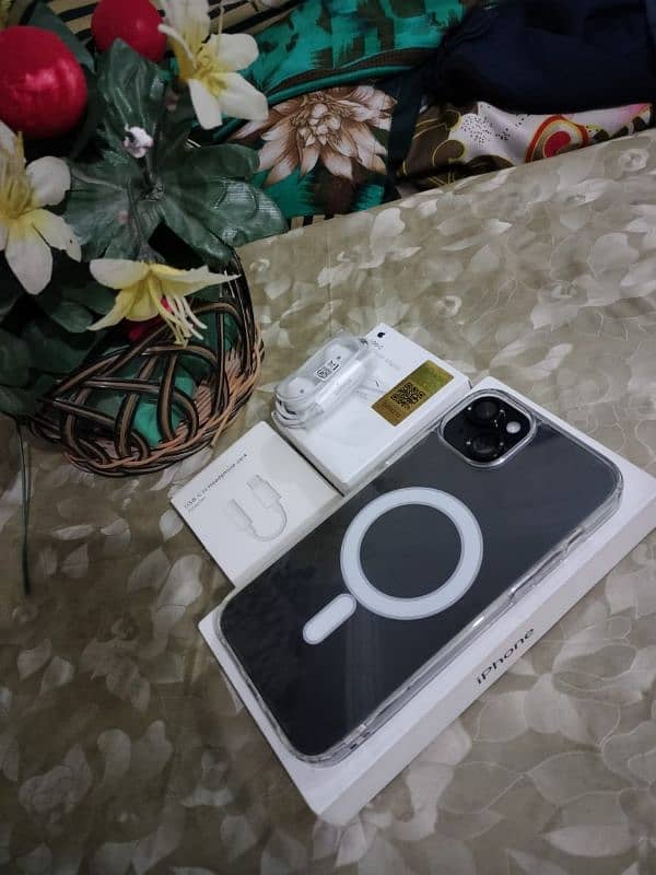 Iphone 15 Plus. . .  (128GB) 2