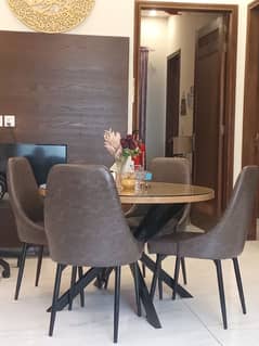 4 seater dinning table