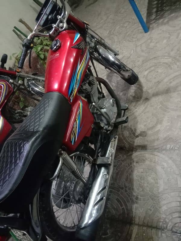 Honda 125 bilkul saf para Howa hai. 0302.4404994 es number pa rbta kry 2