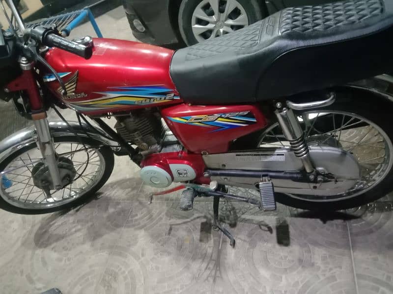 Honda 125 bilkul saf para Howa hai. 0302.4404994 es number pa rbta kry 4