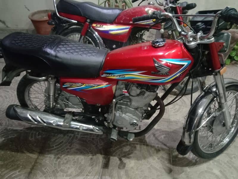 Honda 125 bilkul saf para Howa hai. 0302.4404994 es number pa rbta kry 5