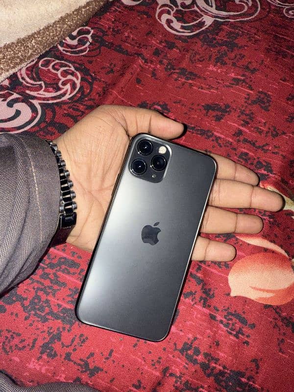 iPhone 11 Pro Factory Unlock 9/10 Condition 1