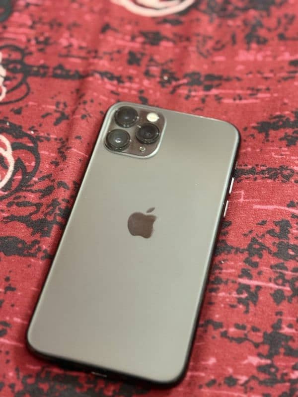 iPhone 11 Pro Factory Unlock 9/10 Condition 5