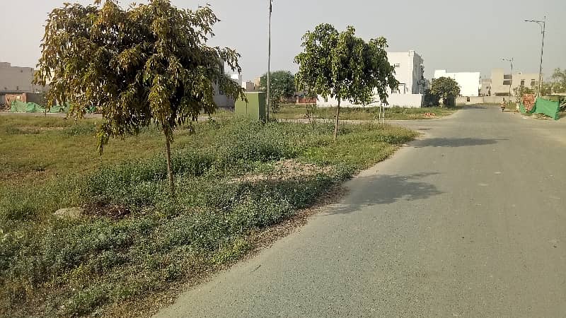 1 KANAL PLOT IN DHA PHASE 7 BLOCK S VERY ATTRACTIVE PRICE 0