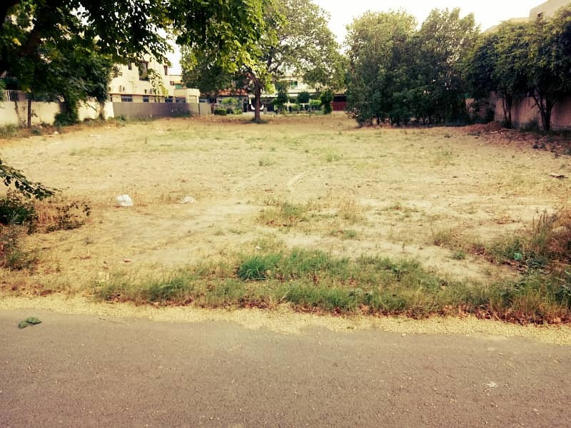 CORNER 25 MARLA PLOT IN DHA PHASE 5 FOR SALE BLOCK B ON 70 FEET WIDE ROAD 2