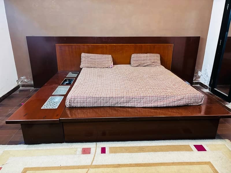 wooden (King size bed)+(Drawer dresser with mirror)for sale 1