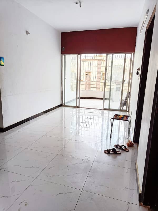 400 yard first floor 3beddd well maintained available for rent 0