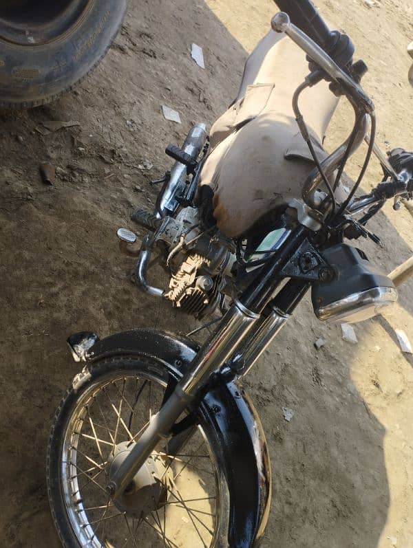 bilkul okay bike hai ₹1 ka kam bhi Nahin shield engine 0