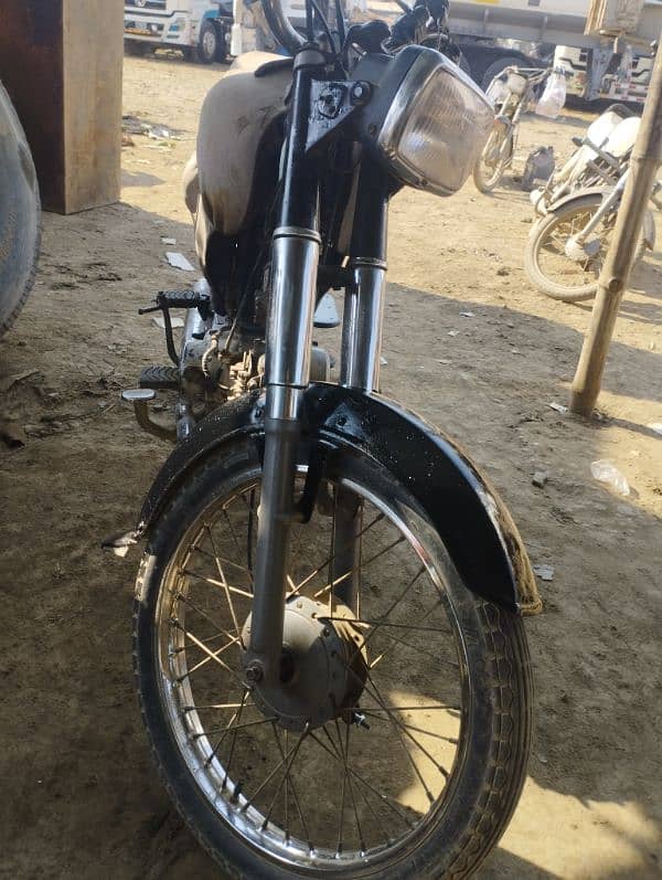 bilkul okay bike hai ₹1 ka kam bhi Nahin shield engine 3