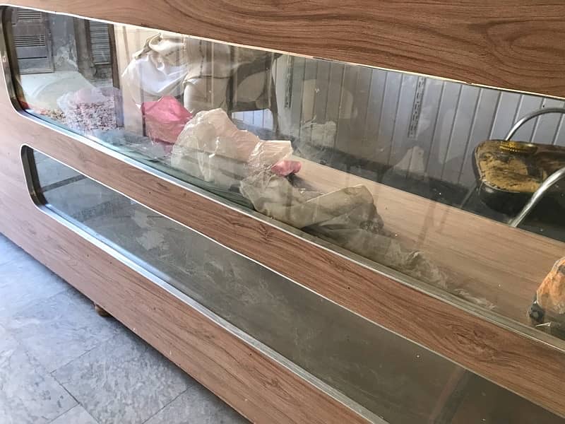 8 feet long showcase counter for urgent sale 0