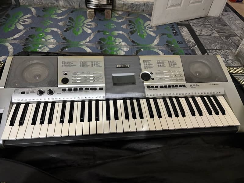 YAMAHA PSR i425 1