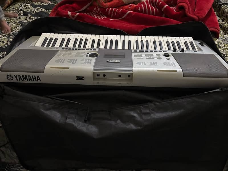 YAMAHA PSR i425 3