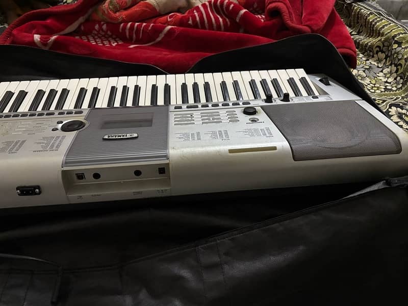 YAMAHA PSR i425 4