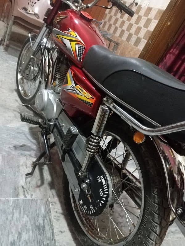 Honda 125 lahor nambar 17 model 2