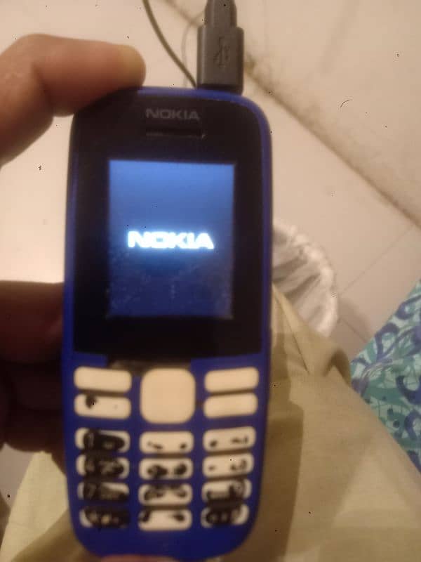 Nokia mobile casing damege hai all ok mbl hai 1