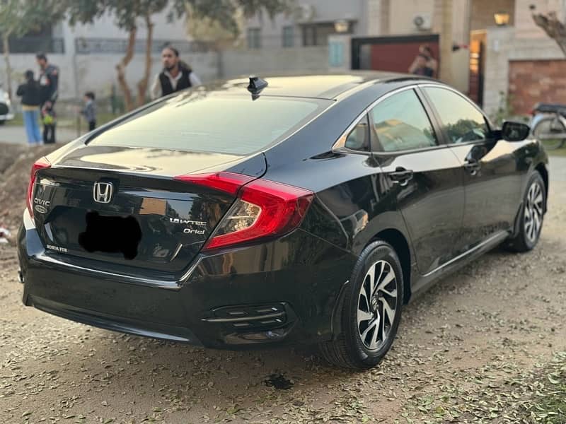 Honda Civic Oriel 2017 4