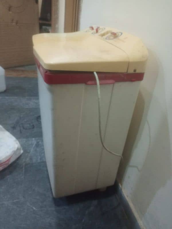 Haier Medium size Washing and dryer machine good condition 1