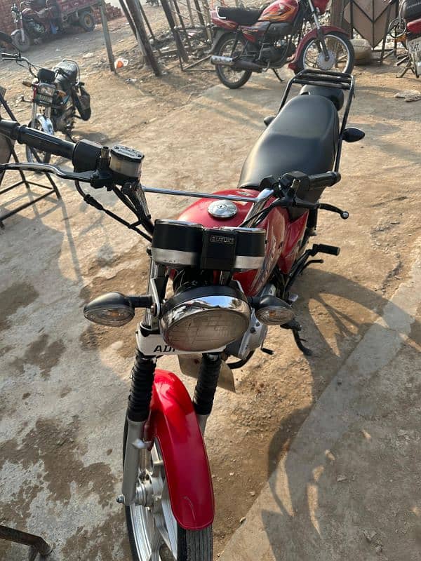 Suzuki GS150 in Good Condition 1