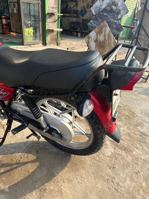 Suzuki GS150 in Good Condition 3