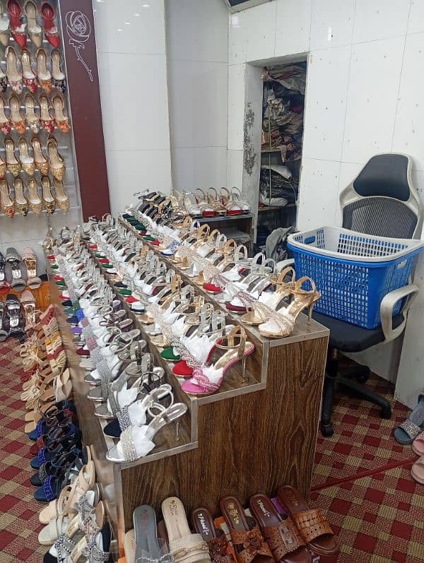 Wooden Counter For Wholesale Market Shoes Work 1