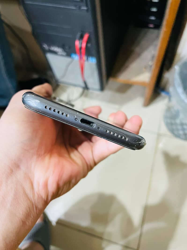 Apple iPhone 11 64GB Approved 4