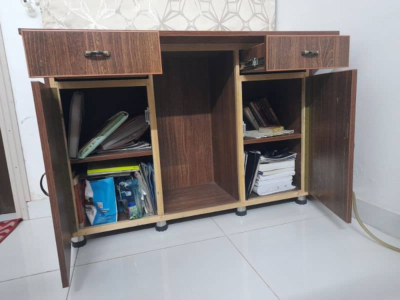 Study table, brand new condition. 0