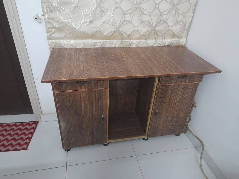 Study table, brand new condition. 4