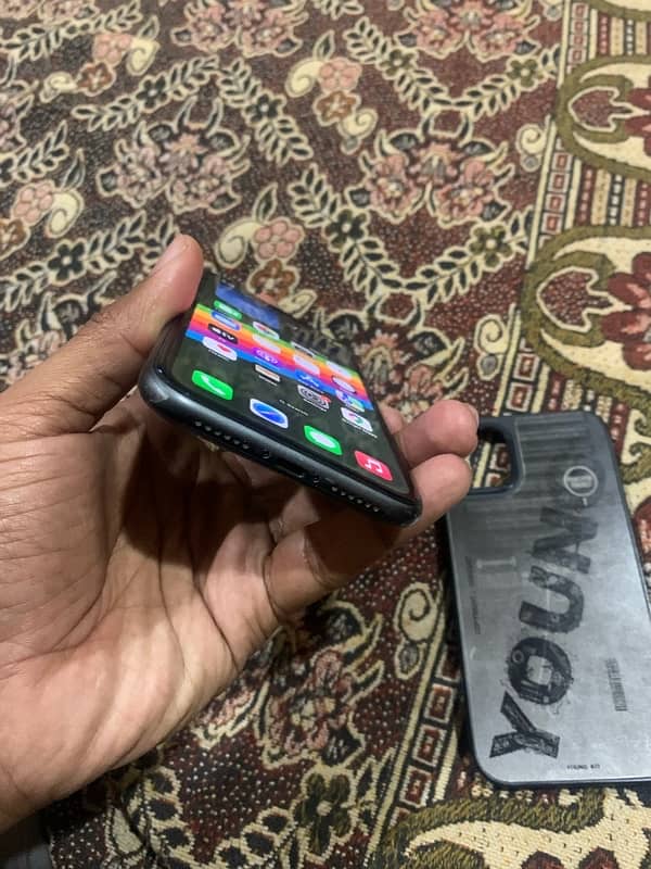 Iphone 11 WATERPACK + HOTSPOT PHONE 2