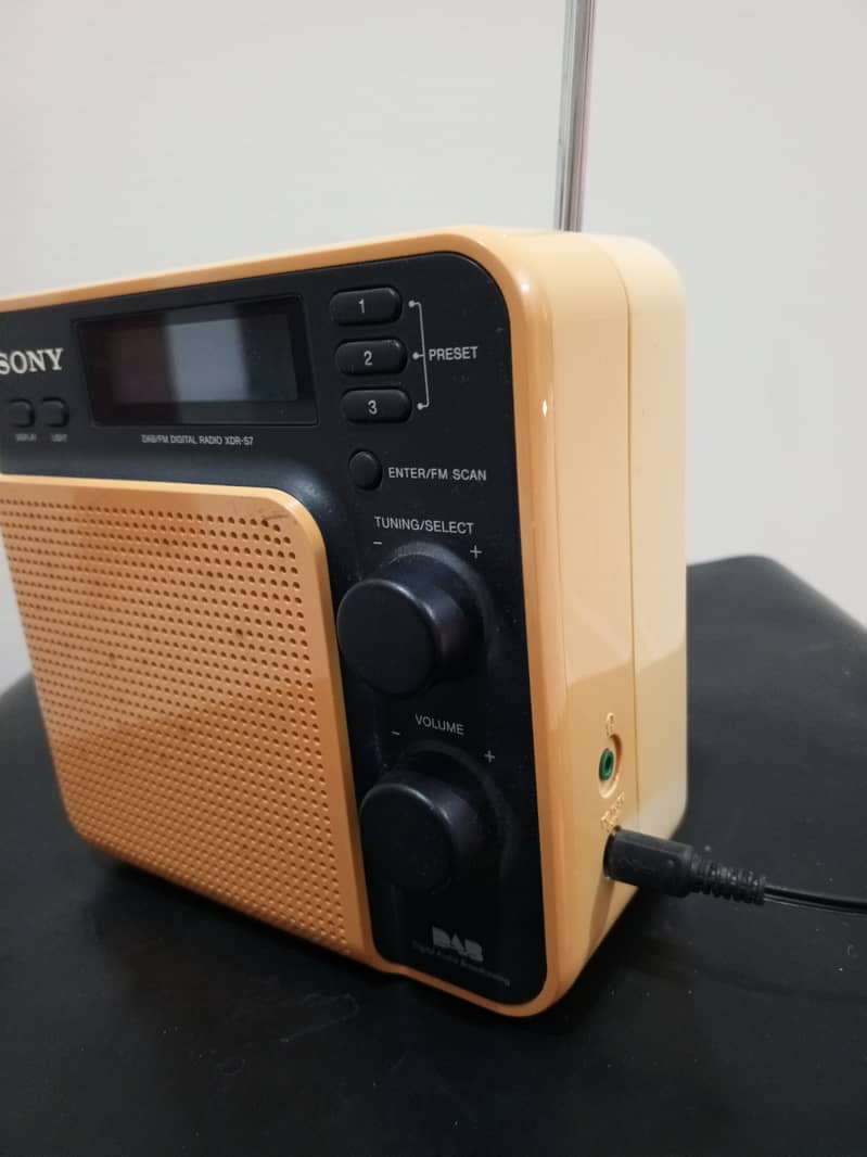 Sony DAB Portable AM/FM Radio 3