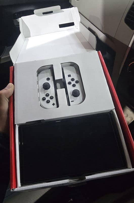 Nintendo Switch Oled (brand new) 2