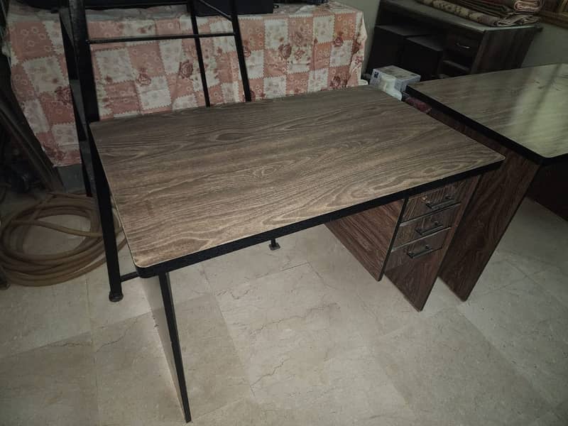 Office Table For Sale Urgent 0