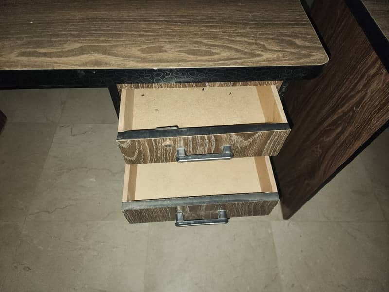 Office Table For Sale Urgent 3