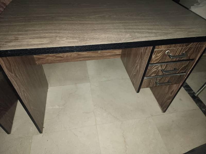 Office Table For Sale Urgent 4