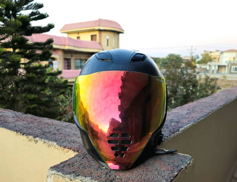 Icon Airflite Helmet w/ Transparent Visor 1