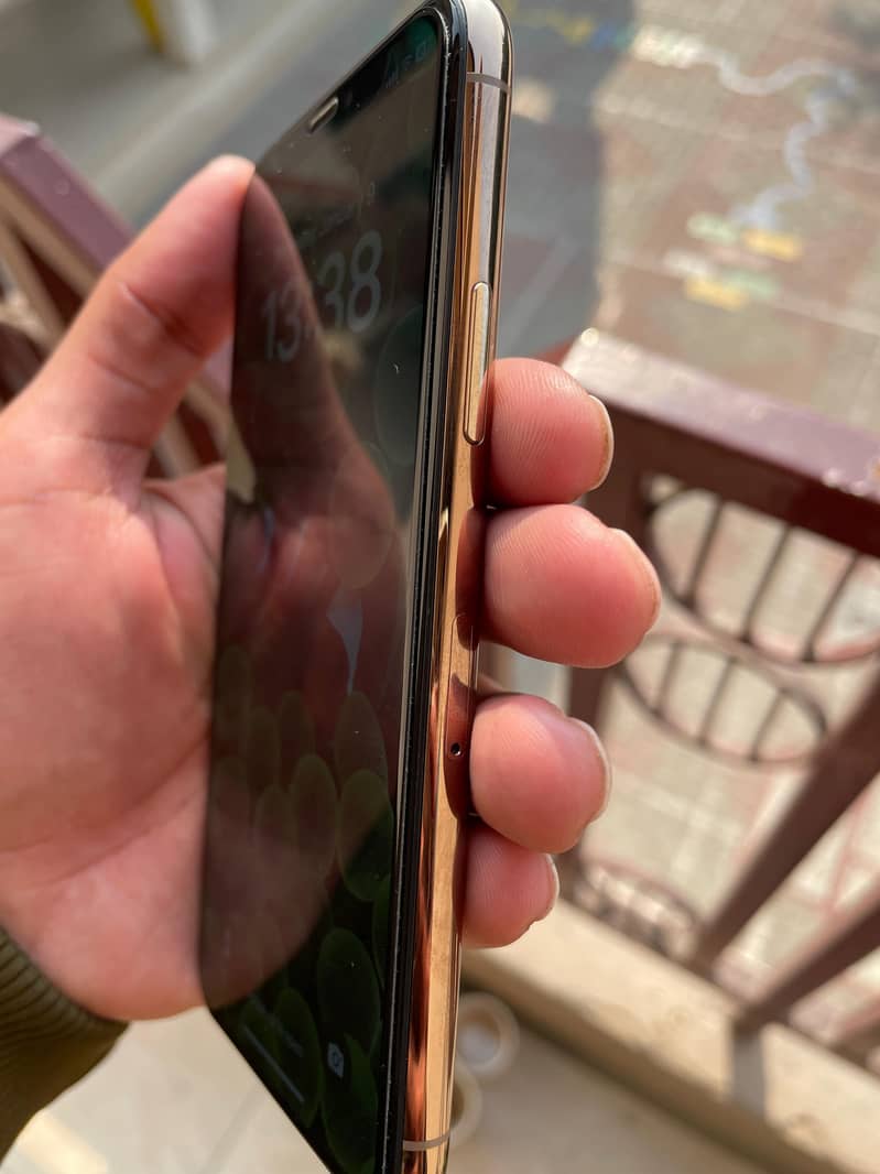 Apple iPhone 11 Pro 1