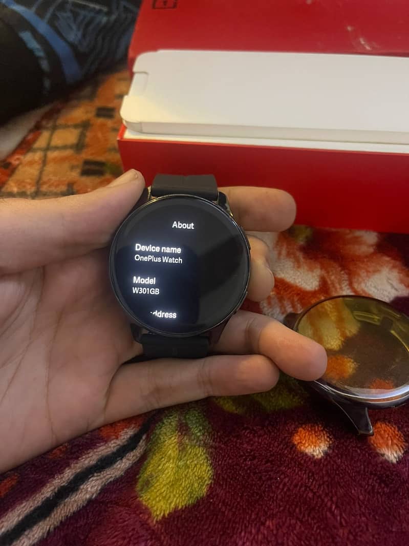 Oneplus smart Watch Complete Saman mint condition 1